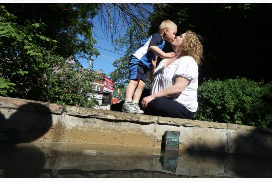  STEVE RUSSELL / TORONTO STAR Order this photo Toronto single mom Theresa Schrader, who had lost two babies to children's aid because of her addictions, decided to turn her life around for her 3-year-old son Markus. 